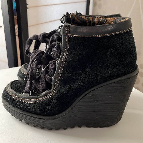 Fly London 4” wedged booties sz 37 or 6.5 - Picture 6 of 11